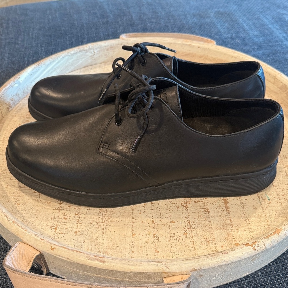 Dr. Martens Black Leather  monochromatic Cavendish size M13